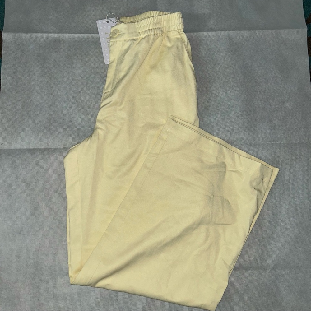 Le AL.X yellow elastic waist cargo wide leg pants NWT